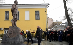 В открытии памятника Александру Солженицыну поучаствовала ставропольская делегация