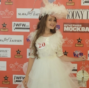 Кутюрье Зайцева покорила юная кисловодчанка на фестивале моды в Москве