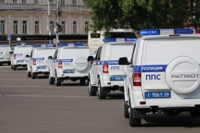 Ставропольским полицейским вручили ключи от 50 служебных автомобилей