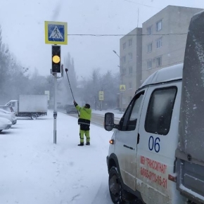 В усиленном темпе в Ставрополе идет расчистка снега