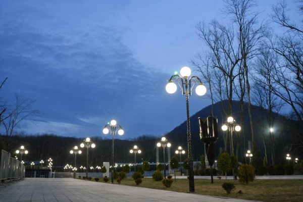 В начале года в рамках энергосервисного контракта в городе-курорте Железноводске полностью заменили уличное освещение