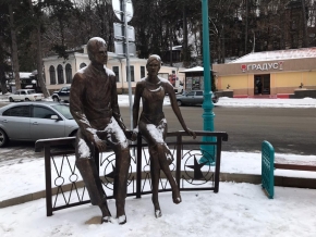 Приезжающих в Кисловодске встретит влюбленная пара