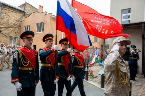 «Парадами во дворе ветерана» поздравили героев ВОВ в Ставрополе