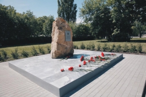 В память о детях-узниках концлагерей в Ставрополе установили камень
