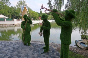 Знаменитое джазовое трио «поселилось» на Курортном озере в Железноводске