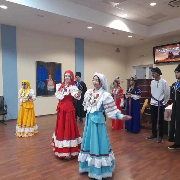 Большой фольклорный праздник познакомил иностранных студентов с историей Древней Руси и казачьими традициями