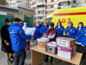 Пироги и плакаты с благодарностями приготовили для медиков школьники Ставрополя