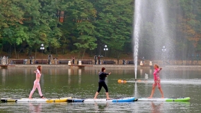 Центральной площадкой КМВ для SUP-йоги стало курортное озеро в Железноводске