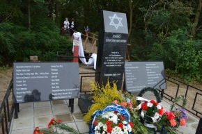 Памятник жертвам Холокоста открыли на Ставрополье